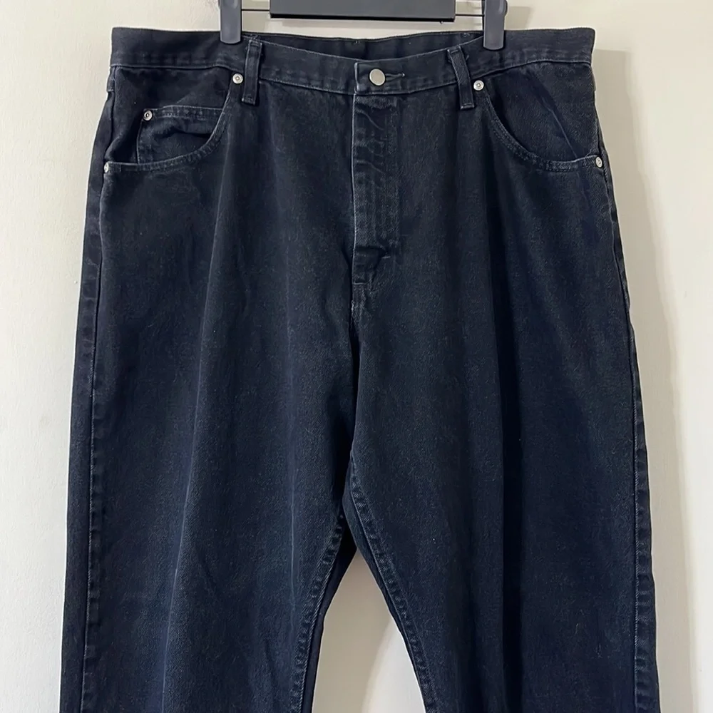 Wrangler Men’s Black Relaxed Fit Denim Jeans Size 40 x 32 - Picture 2 of 11